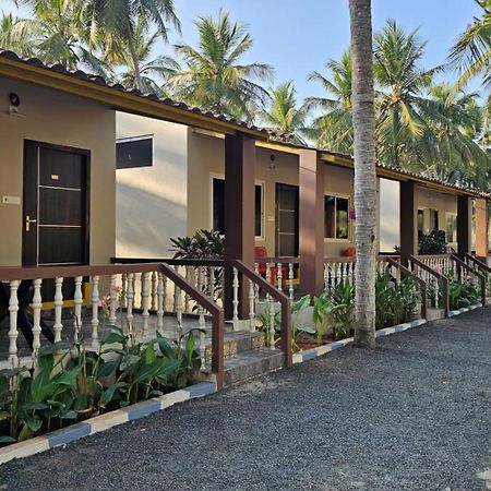Coastline Beach Resort Perupalem Экстерьер фото